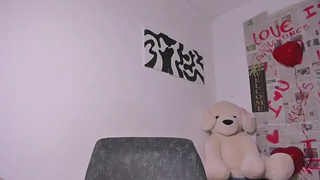 Nia13 online show from February 17, 2026, 6:33 am