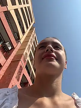 MiaTee online show from April 18, 2026, 2:14 am