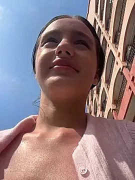 MiaTee online show from March 21, 2026, 2:57 am