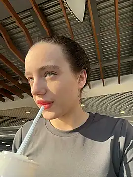 MiaTee online show from February 26, 2026, 4:12 am