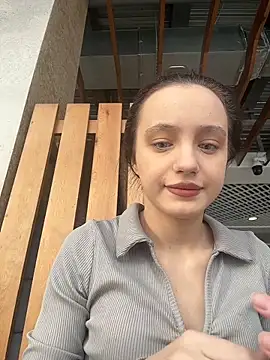 MiaTee online show from February 12, 2026, 4:12 am