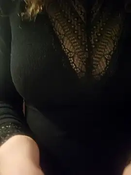 Snapshot of Isa363636 chatting on February 24, 2026, 9:26 pm Isa363636 online show from February 24, 2026, 9:26 pm