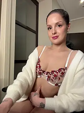 Evayra online show from April 19, 2026, 4:08 pm