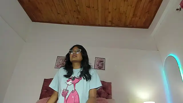 luna velveth online show from February 7, 2026, 1:13 am