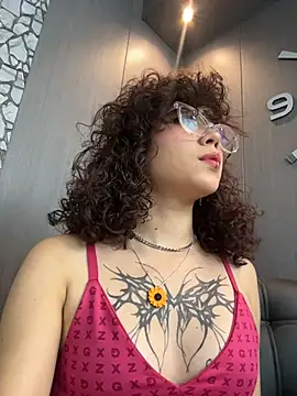 luci butterfly online show from February 4, 2026, 8:26 pm