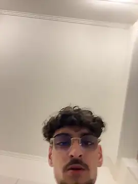 benisssss online show from March 19, 2026, 2:11 am