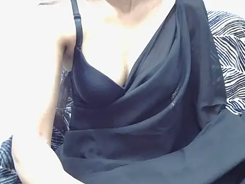 Snapshot of Qute_flora chatting on March 15, 2026, 5:42 pm Qute flora online show from March 15, 2026, 5:42 pm