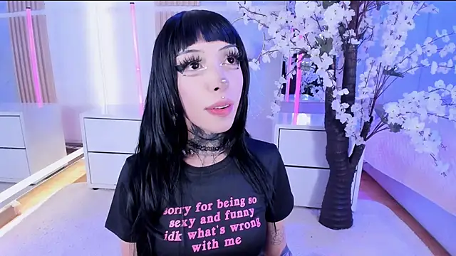 SalemBlackrose online show from April 19, 2026, 5:19 am