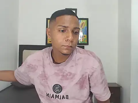 hotboyluxe online show from February 15, 2026, 11:31 am