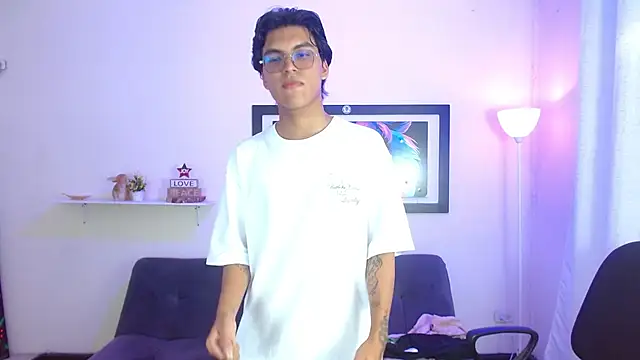 Maecum18 online show from February 27, 2026, 9:03 pm