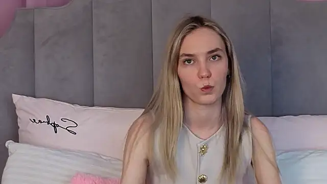 Snapshot of NikkiRyx chatting on June 11, 2026, 12:32 am NikkiRyx online show from June 11, 2026, 12:32 am