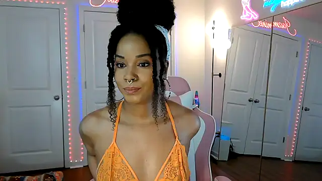 JazmineFoxx online show from May 16, 2026, 4:28 pm