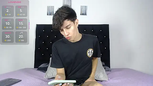 axxxel twink online show from February 17, 2026, 1:14 am