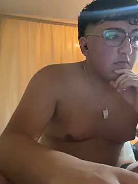 luchooo18 online show from April 9, 2026, 3:08 am