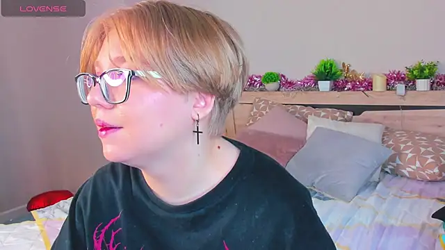 Lauraaa Smith online show from March 4, 2026, 7:38 am