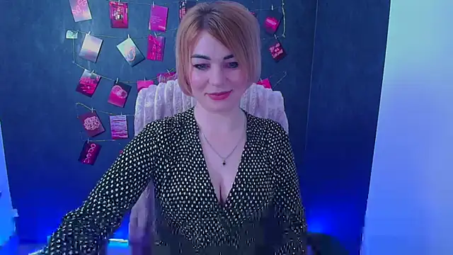 Snapshot of CuttieEmma chatting on April 22, 2026, 11:50 am CuttieEmma online show from April 22, 2026, 11:50 am