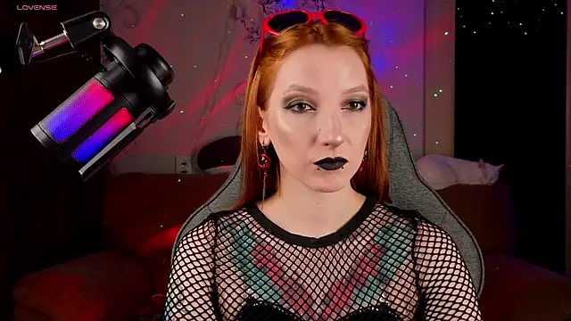 Vamp Mila online show from April 21, 2026, 4:02 pm