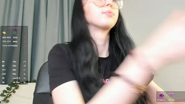 Snapshot of CosmicGleam chatting on June 4, 2026, 9:30 pm CosmicGleam online show from June 4, 2026, 9:30 pm