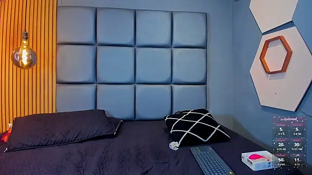 CORAL FOX online show from March 24, 2026, 5:40 am