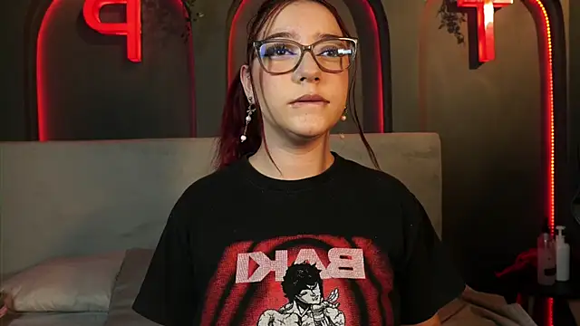 LiliCoxx online show from June 3, 2026, 1:01 pm