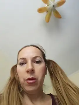 sexyrubyta online show from May 17, 2026, 8:47 am