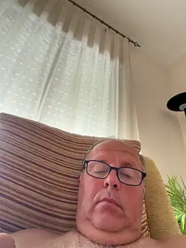 Snapshot of YachtCaptain10 chatting on June 10, 2026, 4:30 pm YachtCaptain10 online show from June 10, 2026, 4:30 pm