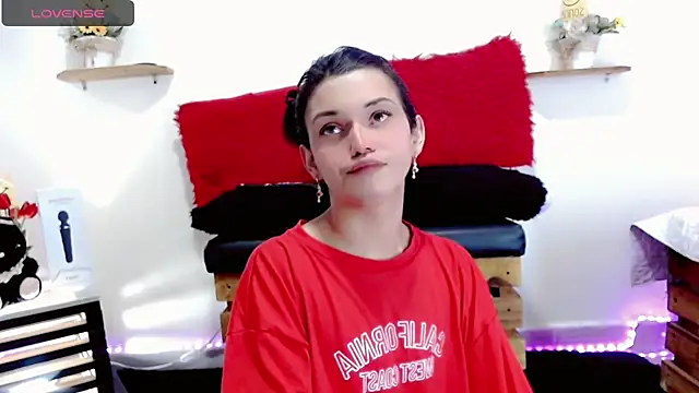 NathalialLooes online show from February 15, 2026, 8:52 pm