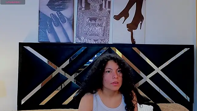 Zoe-yanin online show from April 15, 2026, 6:56 pm