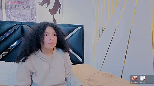 Zoe-yanin online show from April 18, 2026, 6:43 pm