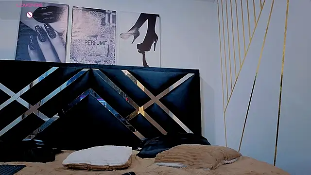 Zoe-yanin online show from April 18, 2026, 7:58 pm