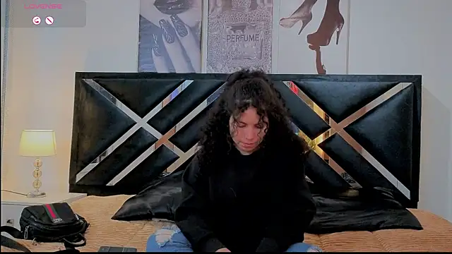 Zoe-yanin online show from March 31, 2026, 6:43 pm