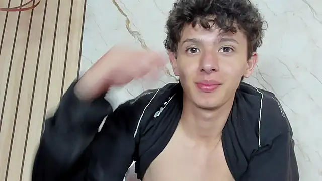 Snapshot of David_Roy_ chatting on February 14, 2026, 1:22 pm David Roy online show from February 14, 2026, 1:22 pm