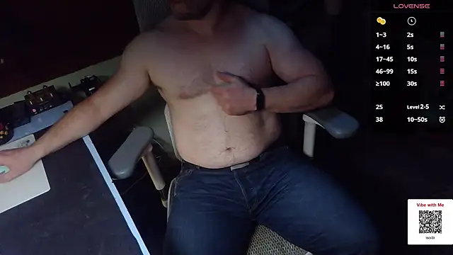 Snapshot of under_the_desk40 chatting on June 4, 2026, 7:29 pm under the desk40 online show from June 4, 2026, 7:29 pm
