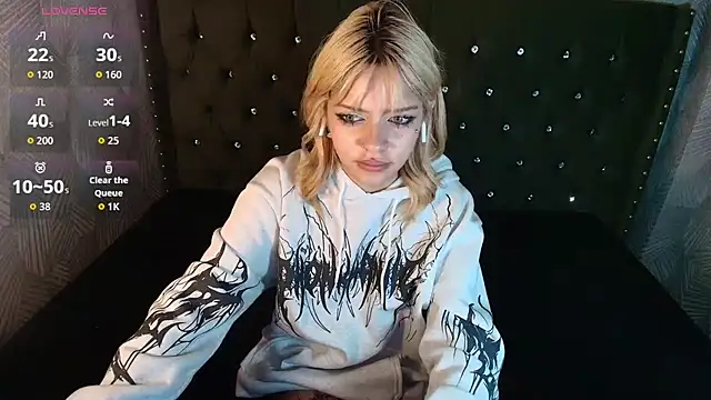LilytReinolds online show from March 8, 2026, 4:54 pm