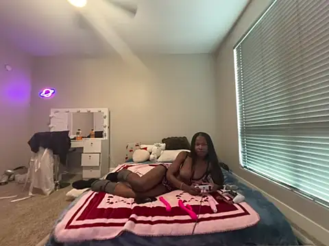 Snapshot of LondonxLynn chatting on February 12, 2026, 9:25 pm LondonxLynn online show from February 12, 2026, 9:25 pm