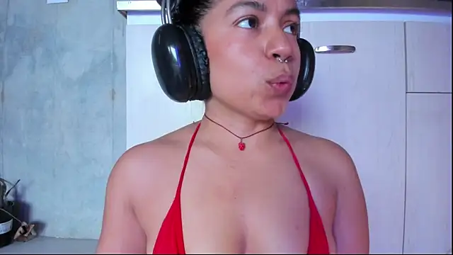 Snapshot of chiarafustox chatting on August 2, 2026, 2:15 pm chiarafustox online show from August 2, 2026, 2:15 pm