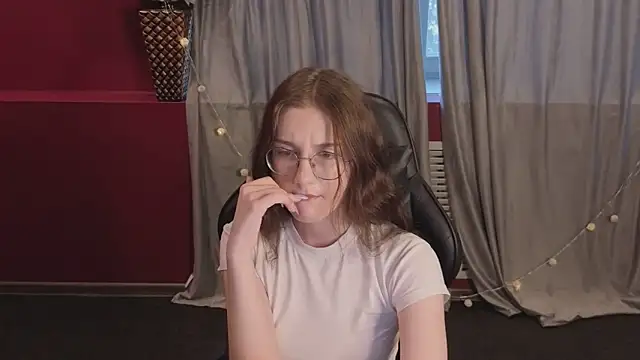 VixenLight online show from February 10, 2026, 1:48 am