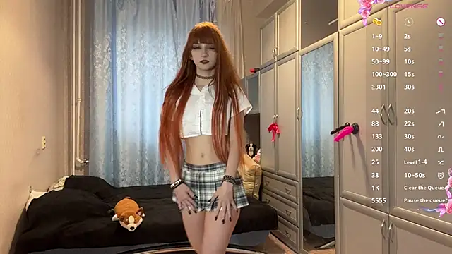 UrBabeLuna online show from April 19, 2026, 3:02 pm