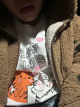 Violin xue online show from February 24, 2026, 4:02 am