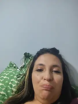 Snapshot of KENDRA-HONEY chatting on May 27, 2026, 4:09 am KENDRA-HONEY online show from May 27, 2026, 4:09 am