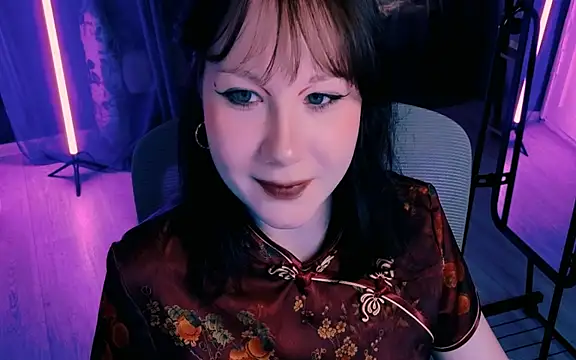 Snapshot of marty_bree chatting on June 18, 2026, 5:18 pm marty bree online show from June 18, 2026, 5:18 pm