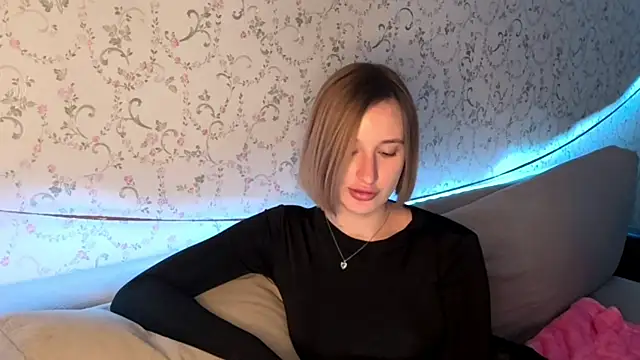 DeliciaBagnoli online show from April 17, 2026, 6:11 pm