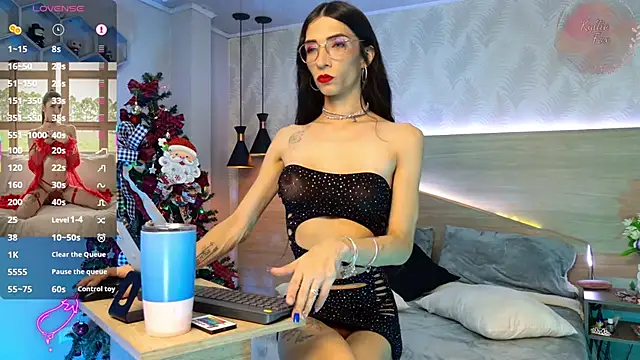 kylliefox  online show from December 22, 2025, 1:33 pm