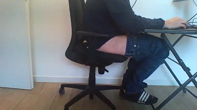 andre italy online show from April 13, 2026, 10:30 am