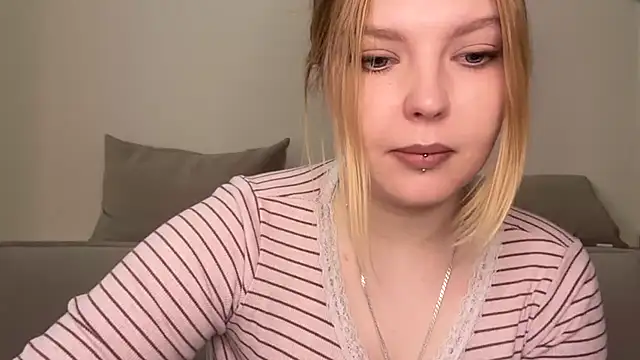 Snapshot of Ophelia_Ritz chatting on June 17, 2026, 5:07 am Ophelia Ritz online show from June 17, 2026, 5:07 am