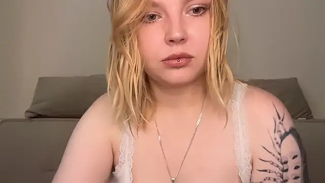 Snapshot of Ophelia_Ritz chatting on July 21, 2026, 7:31 am Ophelia Ritz online show from July 21, 2026, 7:31 am