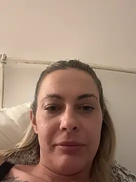 SophieSchmidt online show from February 13, 2026, 9:15 pm