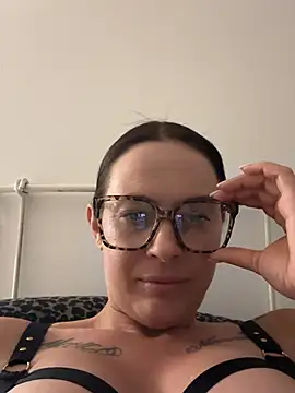 SophieSchmidt online show from April 10, 2026, 6:37 pm