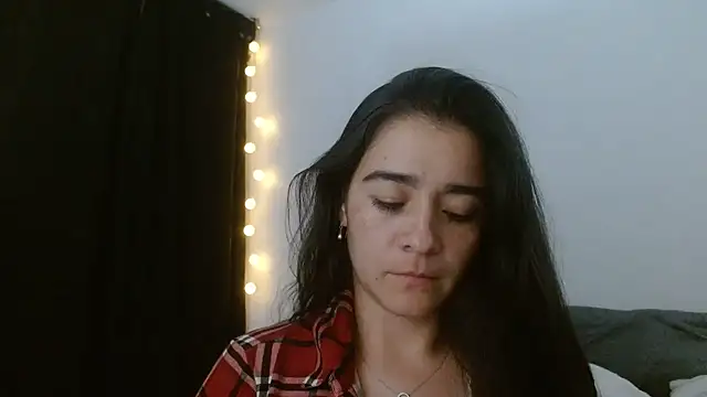 sensualstryp online show from June 17, 2026, 2:33 am