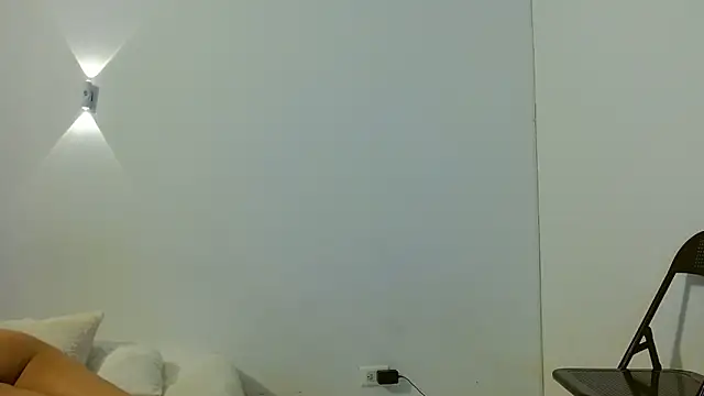 sensualstryp online show from March 31, 2026, 12:23 am